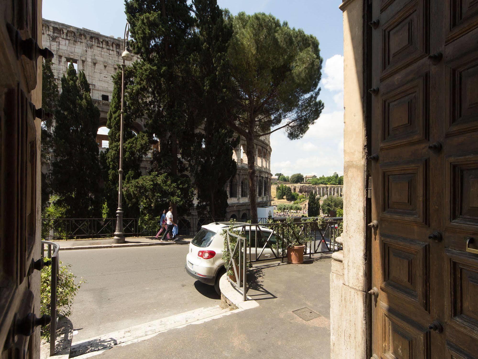 רומא B&B Colosseo Panoramic Rooms מראה חיצוני תמונה